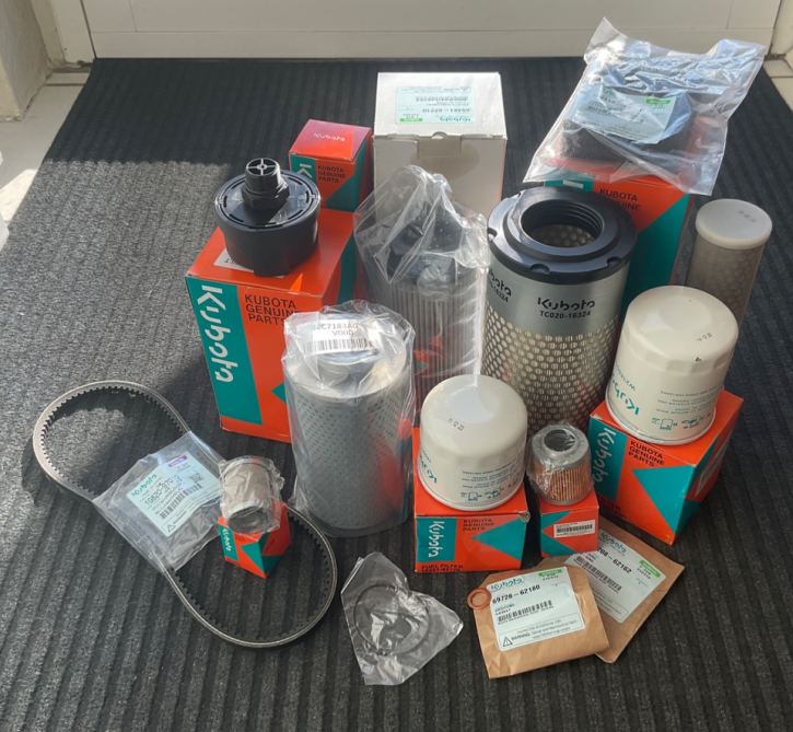 Service Wartungsatz Filterset Ölfilter Kraftstofffilter Kubota RT220-2 Alpha, RT250-2, RT260-2 ohne A/C Klima